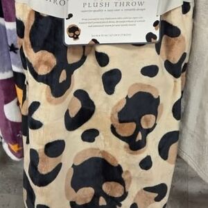 Skull Pattern Plush Throw Blanket - Black and Tan